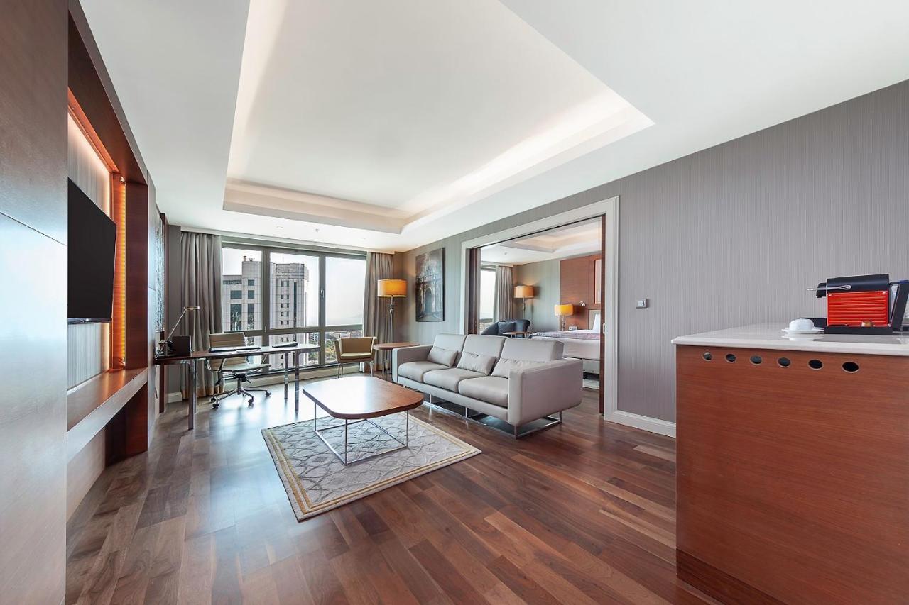 Dedeman Bostanci Istanbul Hotel & Convention Center Экстерьер фото Suite at the hotel