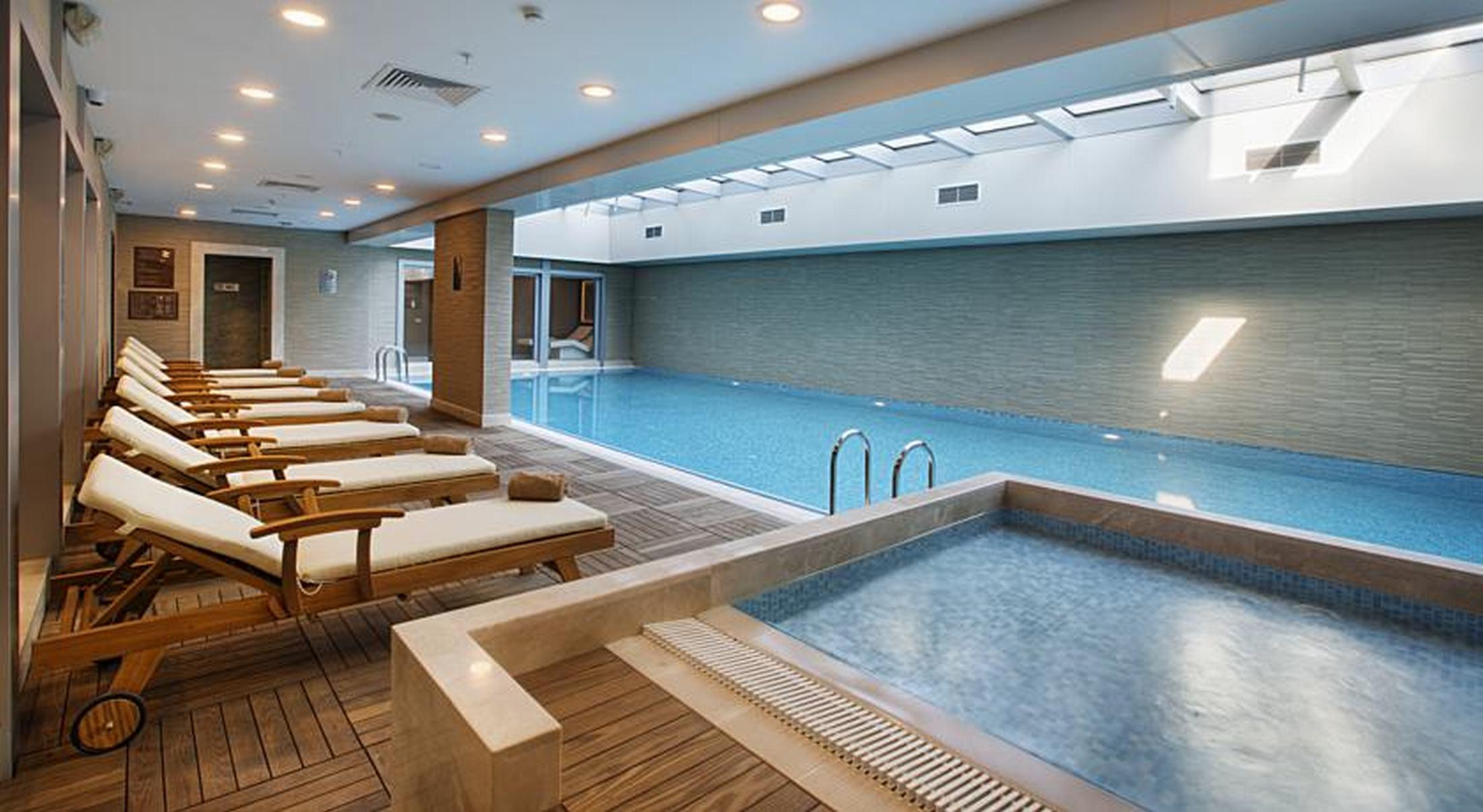 Dedeman Bostanci Istanbul Hotel & Convention Center Экстерьер фото The swimming pool at the hotel