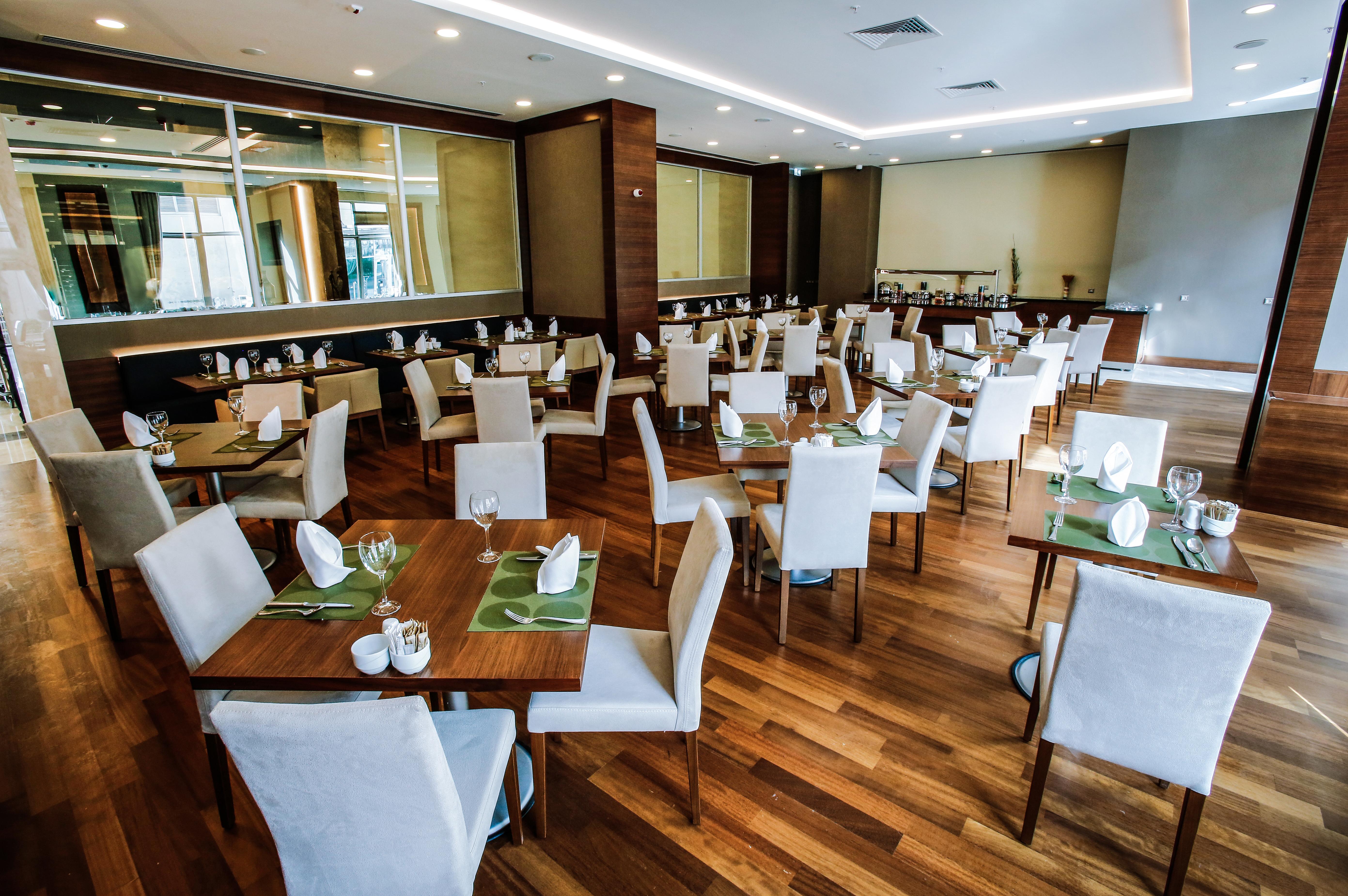 Dedeman Bostanci Istanbul Hotel & Convention Center Экстерьер фото The restaurant at the hotel