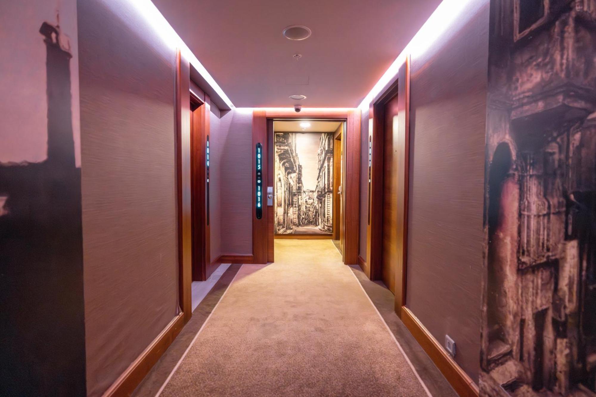 Dedeman Bostanci Istanbul Hotel & Convention Center Экстерьер фото A corridor at the hotel